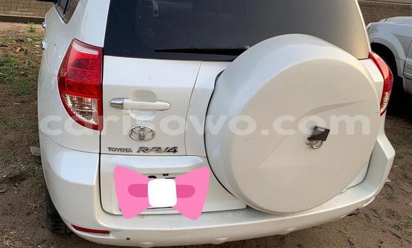 Acheter Occasion Voiture Toyota RAV4 Blanc à Cotonou, Benin Acheter Occasion Voiture Toyota RAV4 Blanc à Cotonou, Benin