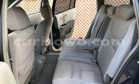 Acheter Occasion Voiture Toyota Highlander Bleu à Abomey, Benin Acheter Occasion Voiture Toyota Highlander Bleu à Abomey, Benin