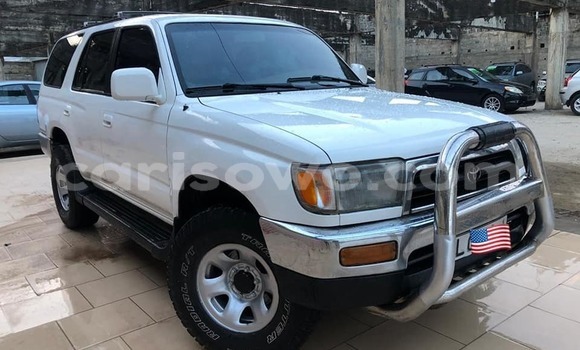 Ra Àlòkù Toyota 4Runner funfun Ọkọ̀ in Abomey ni Benin