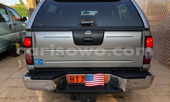 Sayi Na hannu Nissan Navara Azurfa Mota in Abomey a Benin Sayi Na hannu Nissan Navara Azurfa Mota in Abomey a Benin