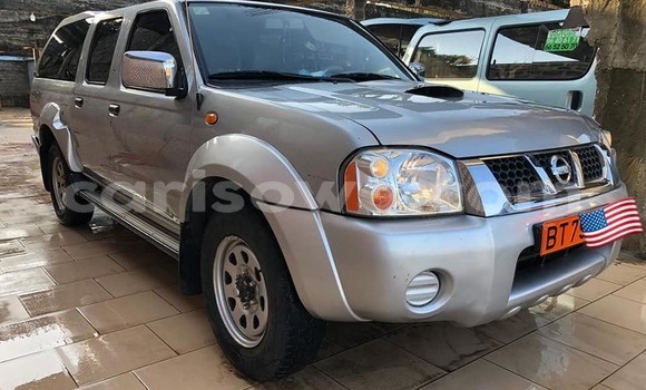 Sayi Na hannu Nissan Navara Azurfa Mota in Abomey a Benin Sayi Na hannu Nissan Navara Azurfa Mota in Abomey a Benin