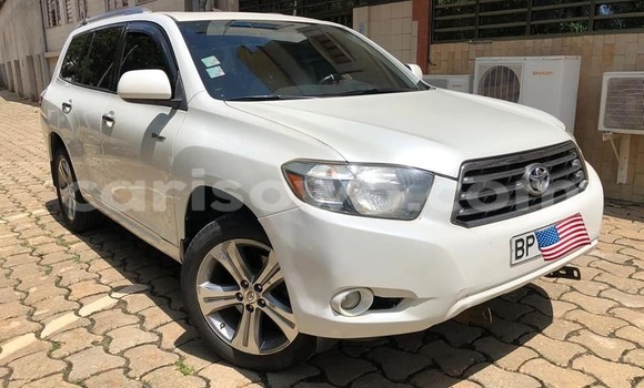 Acheter Occasion Voiture Toyota Highlander Blanc à Abomey, Benin