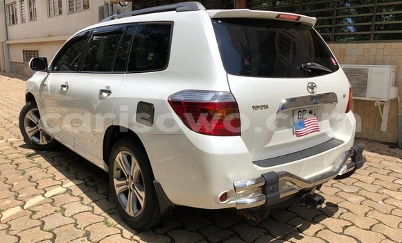 Acheter Occasion Voiture Toyota Highlander Blanc à Abomey, Benin Acheter Occasion Voiture Toyota Highlander Blanc à Abomey, Benin