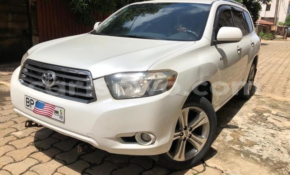 Acheter Occasion Voiture Toyota Highlander Blanc à Abomey, Benin Acheter Occasion Voiture Toyota Highlander Blanc à Abomey, Benin