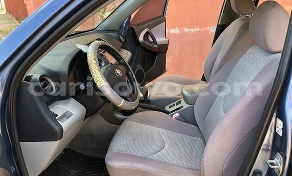 Sayi Na hannu Toyota RAV4 Blue Mota in Abomey a Benin Sayi Na hannu Toyota RAV4 Blue Mota in Abomey a Benin