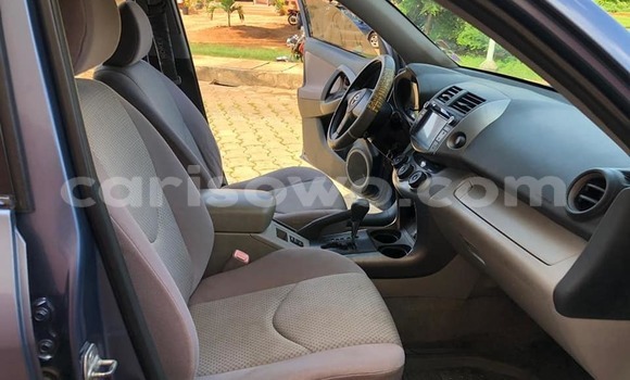 Sayi Na hannu Toyota RAV4 Blue Mota in Abomey a Benin Sayi Na hannu Toyota RAV4 Blue Mota in Abomey a Benin