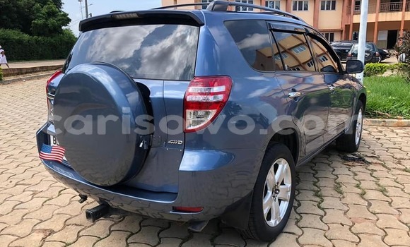 Sayi Na hannu Toyota RAV4 Blue Mota in Abomey a Benin Sayi Na hannu Toyota RAV4 Blue Mota in Abomey a Benin