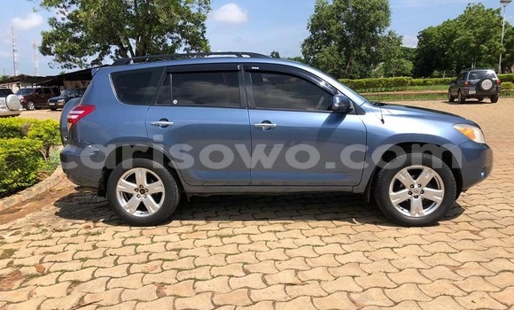 Sayi Na hannu Toyota RAV4 Blue Mota in Abomey a Benin Sayi Na hannu Toyota RAV4 Blue Mota in Abomey a Benin