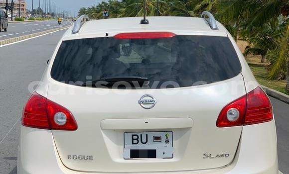 Ra Tuntun Nissan Rogue funfun Ọkọ̀ in Cotonou ni Benin Ra Tuntun Nissan Rogue funfun Ọkọ̀ in Cotonou ni Benin