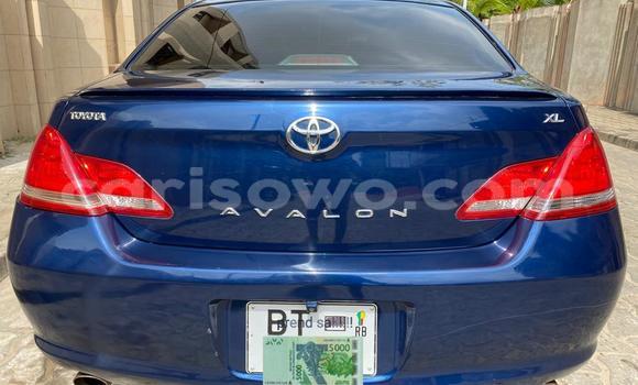 Sayi Na hannu Toyota Avalon Blue Mota in Cotonou a Benin