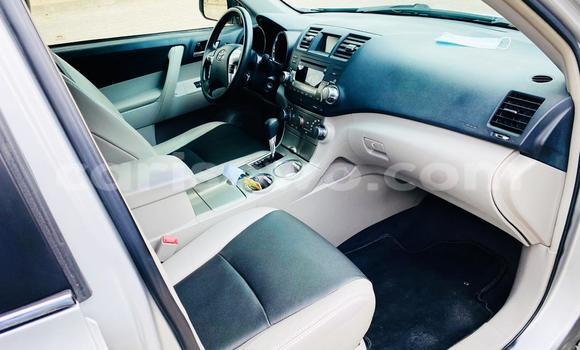 Ra Àlòkù Toyota Highlander Silver Ọkọ̀ in Cotonou ni Benin Ra Àlòkù Toyota Highlander Silver Ọkọ̀ in Cotonou ni Benin