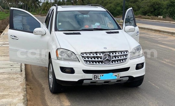 Sayi Sabo Mercedes-Benz ML–Class White Mota in Cotonou a Benin