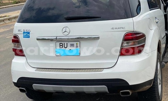 Ra Tuntun Mercedes-Benz ML–Class funfun Ọkọ̀ in Cotonou ni Benin Ra Tuntun Mercedes-Benz ML–Class funfun Ọkọ̀ in Cotonou ni Benin