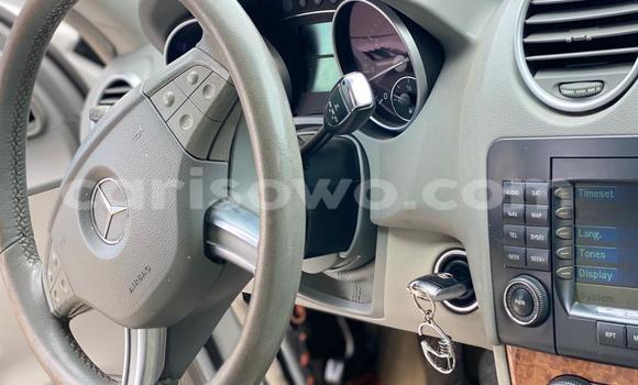 Ra Tuntun Mercedes-Benz ML–Class funfun Ọkọ̀ in Cotonou ni Benin Ra Tuntun Mercedes-Benz ML–Class funfun Ọkọ̀ in Cotonou ni Benin