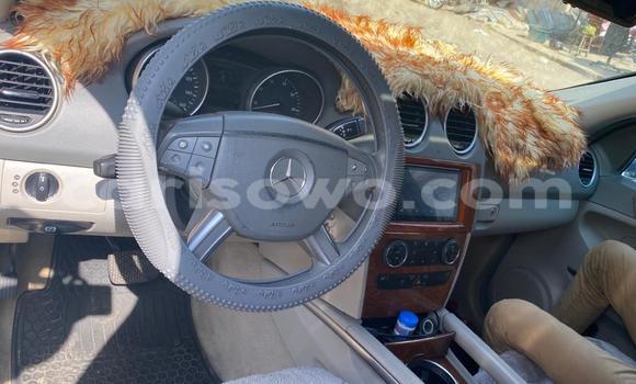 Ra Tuntun Mercedes-Benz ML–Class funfun Ọkọ̀ in Cotonou ni Benin Ra Tuntun Mercedes-Benz ML–Class funfun Ọkọ̀ in Cotonou ni Benin