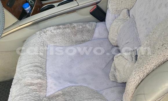 Ra Tuntun Mercedes-Benz ML–Class funfun Ọkọ̀ in Cotonou ni Benin Ra Tuntun Mercedes-Benz ML–Class funfun Ọkọ̀ in Cotonou ni Benin