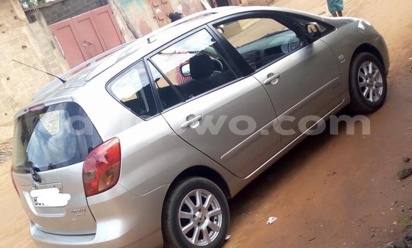 Ra Tuntun Toyota Corolla Verso Silver Ọkọ̀ in Porto Novo ni Benin Ra Tuntun Toyota Corolla Verso Silver Ọkọ̀ in Porto Novo ni Benin