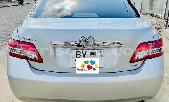 Ra Tuntun Toyota Camry Silver Ọkọ̀ in Cotonou ni Benin Ra Tuntun Toyota Camry Silver Ọkọ̀ in Cotonou ni Benin
