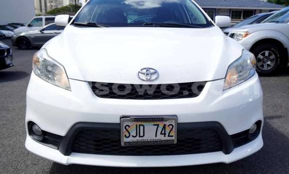 Buy Used Toyota Matrix White Car in Athieme in Mono