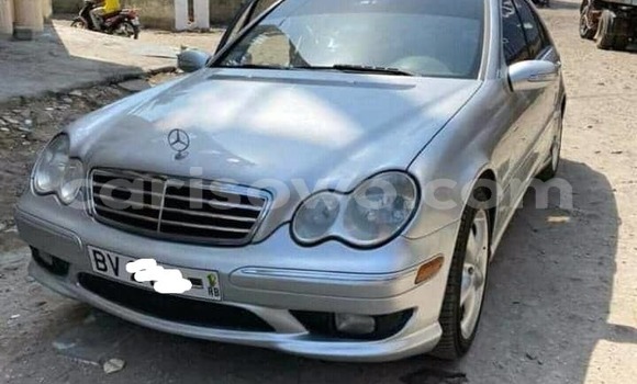 Sayi Na hannu Mercedes-Benz 230 Azurfa Mota in Cotonou a Benin Sayi Na hannu Mercedes-Benz 230 Azurfa Mota in Cotonou a Benin