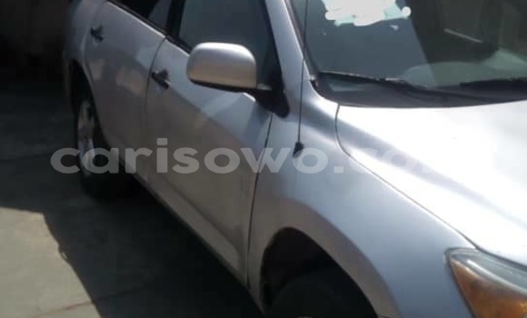 Ra Àlòkù Toyota RAV4 Silver Ọkọ̀ in Cotonou ni Benin Ra Àlòkù Toyota RAV4 Silver Ọkọ̀ in Cotonou ni Benin