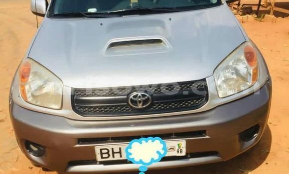 Sayi Na hannu Toyota RAV4 Azurfa Mota in Abomey a Benin