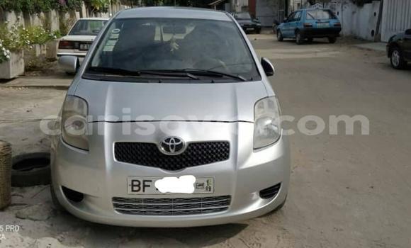 Sayi Na hannu Toyota Yaris Azurfa Mota in Abomey a Benin