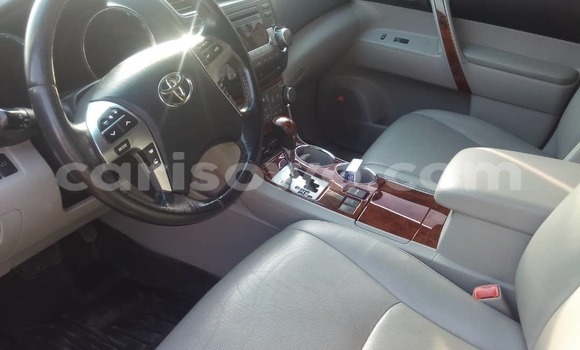Acheter Occasion Voiture Toyota Highlander Bleu à Cotonou, Benin Acheter Occasion Voiture Toyota Highlander Bleu à Cotonou, Benin