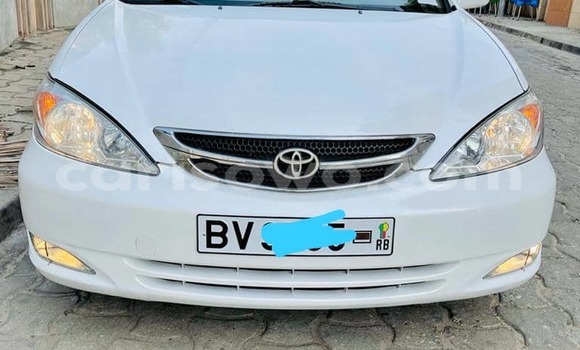 Ra Tuntun Toyota Camry funfun Ọkọ̀ in Cotonou ni Benin Ra Tuntun Toyota Camry funfun Ọkọ̀ in Cotonou ni Benin