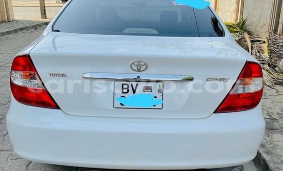 Ra Tuntun Toyota Camry funfun Ọkọ̀ in Cotonou ni Benin Ra Tuntun Toyota Camry funfun Ọkọ̀ in Cotonou ni Benin