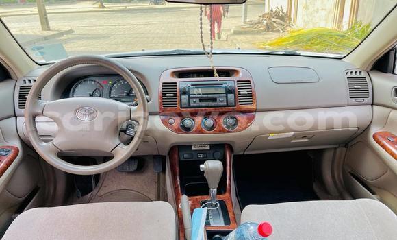 Ra Tuntun Toyota Camry funfun Ọkọ̀ in Cotonou ni Benin Ra Tuntun Toyota Camry funfun Ọkọ̀ in Cotonou ni Benin