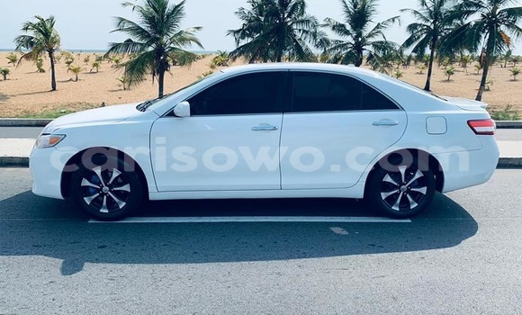 Sayi Na hannu Toyota Camry White Mota in Abomey a Benin