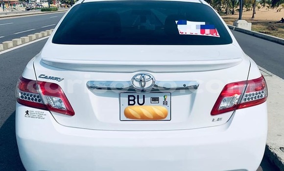 Ra Àlòkù Toyota Camry funfun Ọkọ̀ in Abomey ni Benin Ra Àlòkù Toyota Camry funfun Ọkọ̀ in Abomey ni Benin