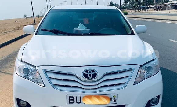 Ra Àlòkù Toyota Camry funfun Ọkọ̀ in Abomey ni Benin Ra Àlòkù Toyota Camry funfun Ọkọ̀ in Abomey ni Benin