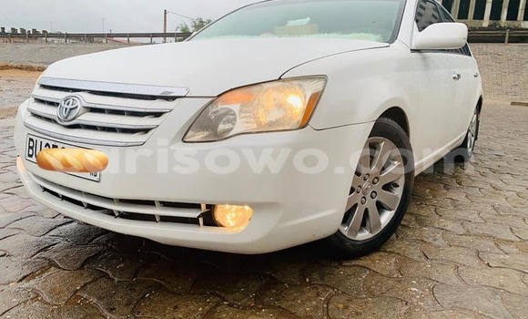 Sayi Na hannu Toyota Avalon White Mota in Abomey a Benin Sayi Na hannu Toyota Avalon White Mota in Abomey a Benin
