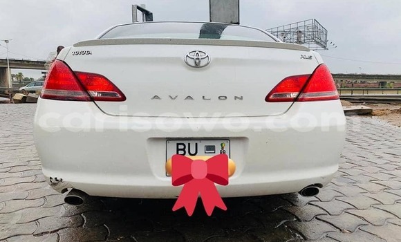 Sayi Na hannu Toyota Avalon White Mota in Abomey a Benin Sayi Na hannu Toyota Avalon White Mota in Abomey a Benin