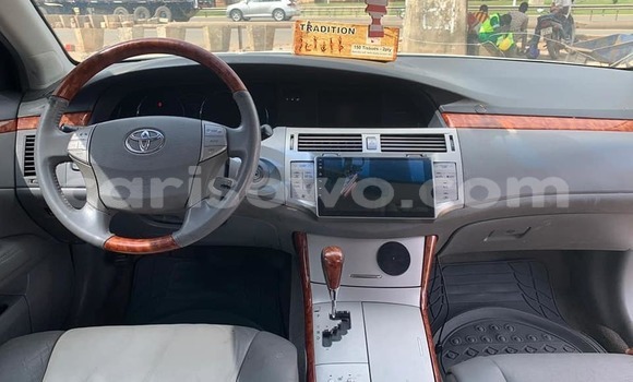 Sayi Na hannu Toyota Avalon White Mota in Abomey a Benin Sayi Na hannu Toyota Avalon White Mota in Abomey a Benin