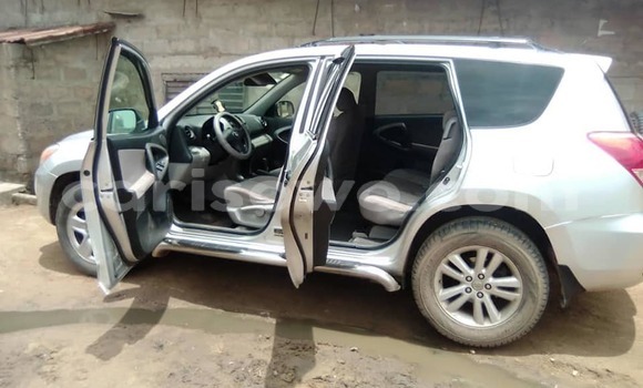Ra Àlòkù Toyota RAV4 Silver Ọkọ̀ in Abomey ni Benin Ra Àlòkù Toyota RAV4 Silver Ọkọ̀ in Abomey ni Benin
