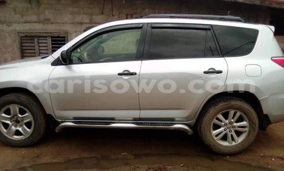 Ra Àlòkù Toyota RAV4 Silver Ọkọ̀ in Abomey ni Benin Ra Àlòkù Toyota RAV4 Silver Ọkọ̀ in Abomey ni Benin