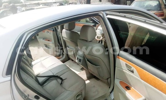 Sayi Na hannu Toyota Avalon Azurfa Mota in Cotonou a Benin Sayi Na hannu Toyota Avalon Azurfa Mota in Cotonou a Benin
