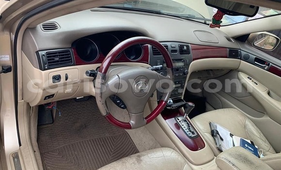 Ra Àlòkù Lexus ES Alagara Ọkọ̀ in Cotonou ni Benin Ra Àlòkù Lexus ES Alagara Ọkọ̀ in Cotonou ni Benin