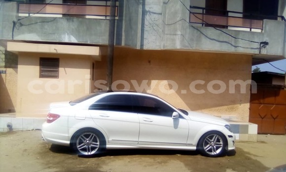 Ra Àlòkù Mercedes-Benz C–Class funfun Ọkọ̀ in Cotonou ni Benin Ra Àlòkù Mercedes-Benz C–Class funfun Ọkọ̀ in Cotonou ni Benin