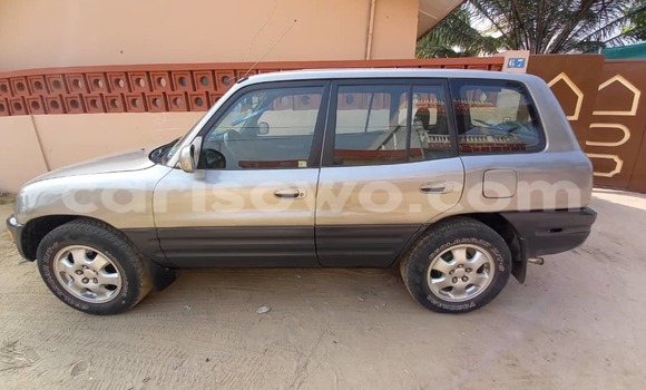 Ra Àlòkù Toyota RAV4 Brown Ọkọ̀ in Cotonou ni Benin Ra Àlòkù Toyota RAV4 Brown Ọkọ̀ in Cotonou ni Benin