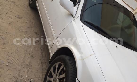 Ra Àlòkù Toyota Camry funfun Ọkọ̀ in Cotonou ni Benin Ra Àlòkù Toyota Camry funfun Ọkọ̀ in Cotonou ni Benin