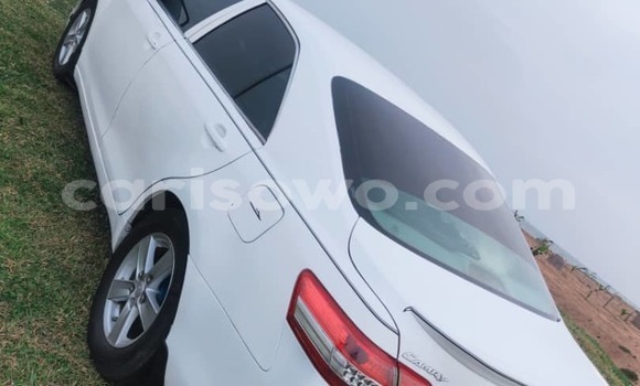 Sayi Na hannu Toyota Camry White Mota in Cotonou a Benin Sayi Na hannu Toyota Camry White Mota in Cotonou a Benin