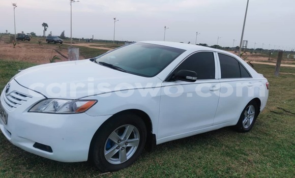 Ra Àlòkù Toyota Camry funfun Ọkọ̀ in Cotonou ni Benin Ra Àlòkù Toyota Camry funfun Ọkọ̀ in Cotonou ni Benin