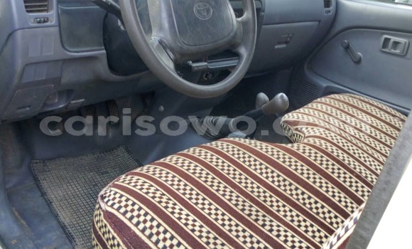 Ra Àlòkù Toyota Hilux funfun Ọkọ̀ in Cotonou ni Benin Ra Àlòkù Toyota Hilux funfun Ọkọ̀ in Cotonou ni Benin