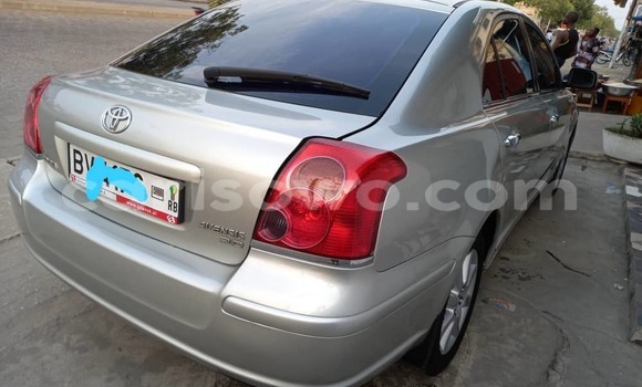 Sayi Na hannu Toyota Avensis Azurfa Mota in Cotonou a Benin Sayi Na hannu Toyota Avensis Azurfa Mota in Cotonou a Benin