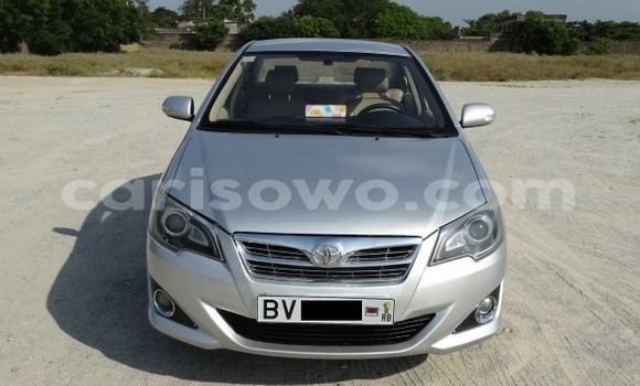 Sayi Na hannu Toyota Corolla Azurfa Mota in Cotonou a Benin