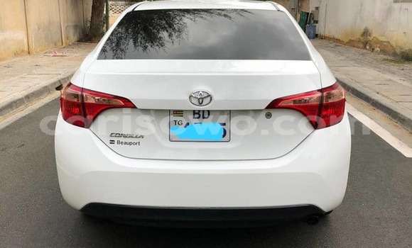 Ra Àlòkù Toyota Corolla funfun Ọkọ̀ in Cotonou ni Benin